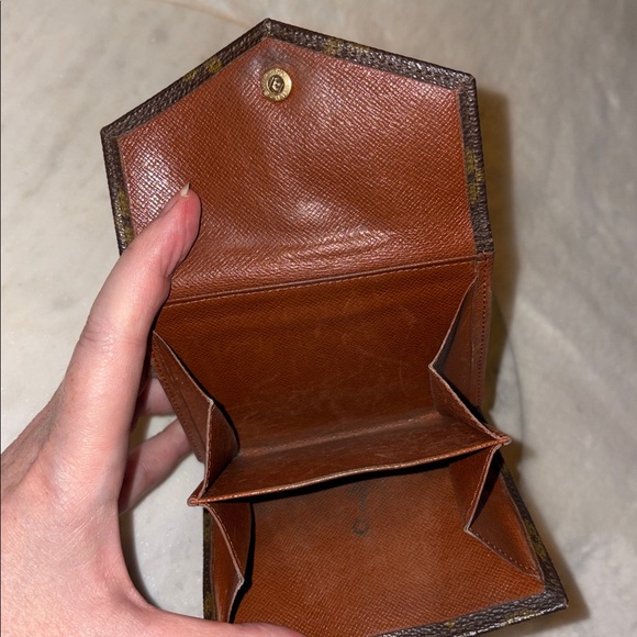 Excellent Condition-Authentic Louis Vuitton Elise Monogram Two Sided Snap Wallet - Picture 9 of 17
